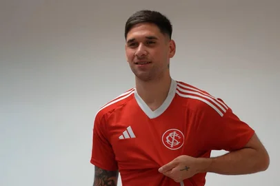 Rodrigo Villagra com a camisa do Inter<!-- NICAID(16208112) -->