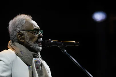 PORTO ALEGRE, RS, BRASIL, 06-09-2025: Espetáculo de Gilberto Gil durante a turnê Tempo Rei. O show realizando no Estádio Beira Rio reuniu milhares de pessoas e contou a participação especial da artista Adriana Calcanhoto. Foto: Renan Mattos / Agência RBS<!-- NICAID(16118706) -->
