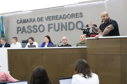 Com Sessão Especial, Câmara de Vereadores abre período ordinário<!-- NICAID(15978288) -->