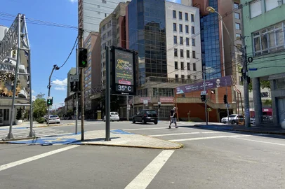 Termômetro chega a marcar 36ºC em Caxias do Sul neste domingo (17).<!-- NICAID(15628212) -->