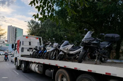 A Secretaria Municipal de Trânsito, Transportes e Mobilidade (SMTTM), por meio da Fiscalização de Trânsito, em conjunto com a Brigada Militar, realizou mais uma Operação Duas Rodas. A ação abordou 129 veículos e resultou no recolhimento de 22 motocicletas.<!-- NICAID(16349033) -->