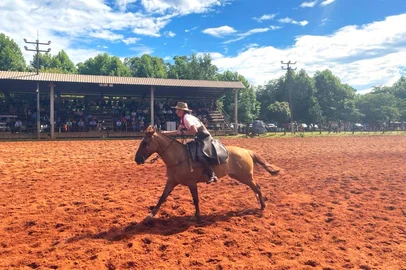 Festa Campeira de Passo Fundo no parque da roselandia de Passo Alegre<!-- NICAID(16205901) -->