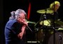 Sem muito espaço para nostalgia, Robert Plant mostra reinvenção em show intimista em Porto Alegre