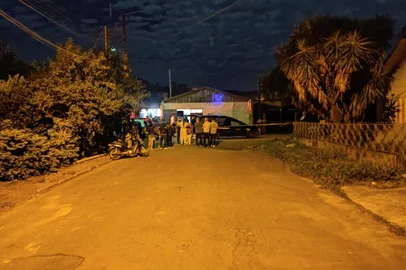 Homem é morto a tiros em bar de Santa Maria (foto); horas depois, mulher foi assassinada a disparos de arma de fogo em outro bairro<!-- NICAID(15795391) -->
