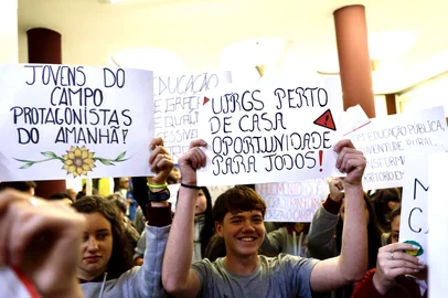 PORTO ALEGRE, RS, BRASIL, 31-10-2025: Conselheiros da UFRGS participam de sessão do Conselho Universitário (CONSUN) que vai deliberar sobre a criação do Campus Serra, prevista para 2026. A votação deve definir os próximos passos da expansão da universidade. Foto: Jeff Botega/Agência RBSIndexador: jeff botega<!-- NICAID(16157766) -->