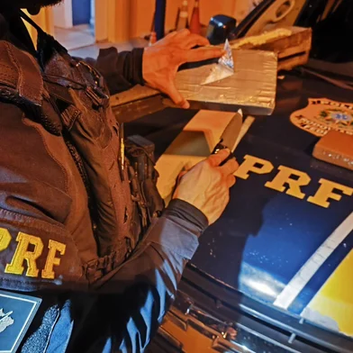 Casal de uruguaios é preso com drogas na BR-158, em Santa Maria<!-- NICAID(15862061) -->