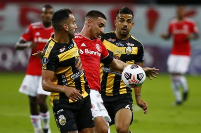 PORTO ALEGRE, RS, BRASIL - 27.04.2021 - O Inter recebe o Deportivo Táchira-VEN no Beira-Rio pela segunda rodada da fase de grupos da Libertadores. (Foto: Félix Zucco/Agencia RBS)<!-- NICAID(14768263) -->