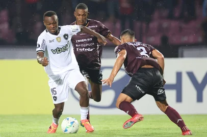 Nathan. Carabobo VEN x Botafogo pela Conmebol Libertadores no Estadio Misael Delgado. 06 de Maio de 2025, Carabobo, Valencia, Venezuela. Foto: Vitor Silva/Botafogo. Imagem protegida pela Lei do Direito Autoral Nº 9.610, DE 19 DE FEVEREIRO DE 1998. Sendo proibido qualquer uso comercial, remunerado e manipulacao/alteracao da obra.<!-- NICAID(16034083) -->