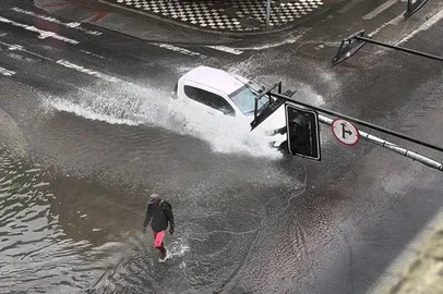 Leandro Lopes / Arquivo pessoal Chuva alaga ruas em Pelotas<!-- NICAID(16204099) -->