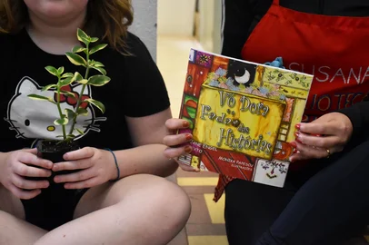 A Biblioteca Pública Municipal Professora Elsa Hofstätter da Silva, em Nova Petrópolis, promove o 18º Doe um Livro, Adote uma Planta, no período de 2 a 6 de junho. <!-- NICAID(16043326) -->