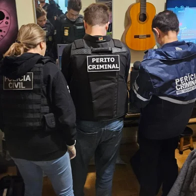 Homem de 42 anos é preso por armazenar arquivos de abuso sexual infantojuvenil no bairro Menino Deus<!-- NICAID(16294954) -->