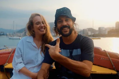 Gabriel O Pensador lança música "Girl from Garopaba", escrita para a namorada Gabriela Vicente<!-- NICAID(14807457) -->