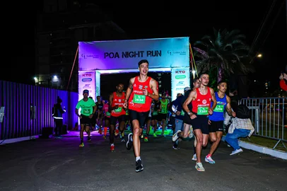 POA Night Run reúne 5 mil corredores em Porto Alegre<!-- NICAID(15996397) -->