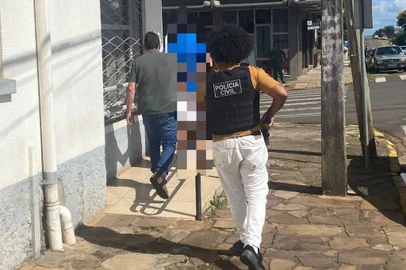 Homem é preso suspeito de envolvimento em homicídio em Soledade <!-- NICAID(15694696) -->