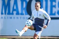 RS - FUTEBOL/ TREINO GREMIO 2026 - ESPORTES - Jogadores do Gremio realizam treino tÃ©cnico durante a manha desta segunda-feira, no CT Luiz Carvalho, na preparaÃ§Ã£o para a partida valida pelo Campeonato Brasileiro 2026. Na foto, Braithwaite. FOTO: LUCAS UEBEL/GREMIO FBPA<!-- NICAID(16277216) -->