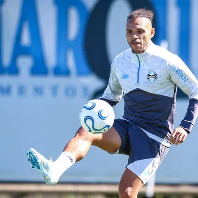 RS - FUTEBOL/ TREINO GREMIO 2026 - ESPORTES - Jogadores do Gremio realizam treino tÃ©cnico durante a manha desta segunda-feira, no CT Luiz Carvalho, na preparaÃ§Ã£o para a partida valida pelo Campeonato Brasileiro 2026. Na foto, Braithwaite. FOTO: LUCAS UEBEL/GREMIO FBPA<!-- NICAID(16277216) -->