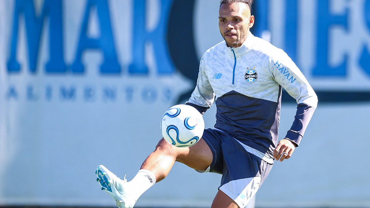 Braithwaite volta a treinar e pode reforçar Grêmio contra Cruzeiro