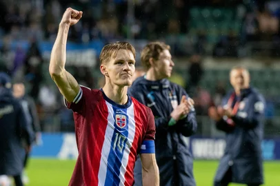 Norway's midfielder #10 Martin Odegaard  celebrates after the FIFA World Cup 26 UEFA Qualifying football match between Estonia and Norway in Tallinn on June 9, 2025. (Photo by RAIGO PAJULA / AFP)Editoria: SPOLocal: TallinnIndexador: RAIGO PAJULASecao: soccerFonte: AFPFotógrafo: STR<!-- NICAID(16203234) -->