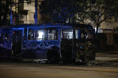 PORTO ALEGRE, RS, BRASIL - 2024.05.19 - Operação policial após ônibus incendiados. (Foto: Renan Mattos/ Agência RBS)<!-- NICAID(15767946) -->