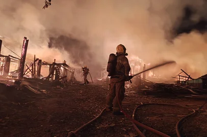 Incêndio destrói cerca de 30 casas em área de invasão em Campo Bom<!-- NICAID(16100409) -->