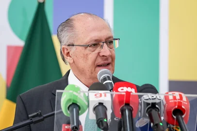 Lançamento do Programa Carro Sustentável Vice-Presidente da República e Ministro Geraldo Alckmin durante o Lançamento do Programa Carro Sustentável, no Palácio do Planalto, em Brasília-DF.<!-- NICAID(16080721) -->