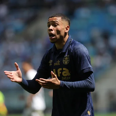 PORTO ALEGRE, RS, BRASIL, 28.09.2025: Confronto entre Grêmio vs Vitória, na Arena, pelo campeonato Brasileiro. Na foto, o jogador do Grêmio, Alysson. Fotos: Jefferson Botega/Agencia RBSIndexador: jeff botega<!-- NICAID(16134486) -->