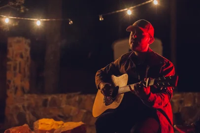 O cantor-compositor e multi-instrumentista caxiense Rafael Witt encerrará o ano de 2023 com uma série de novidades: de 20 a 29 de novembro, Rafael, 26 anos, fará sua primeira turnê solo pelo Sul e Sudeste do Brasil e, no dia 24 lançará seu EP “My Future Has Just Begun”. Já no dia 15 de dezembro, o artista abrirá o show do músico Duca Leindecker - conhecido por seu sucesso nas bandas Cidadão Quem e Pouca Vogal - em Porto Alegre.<!-- NICAID(15607854) -->