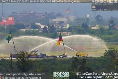 Canal Camera Aeroporto Porto Alegre BrAmigos flagrou momento em que pista do aeroporto Salgado Filho recebeu homenagem de empresários e da Fraport