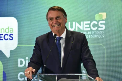 BOLSONARO PARTICIPA DE EVENTO DE CAMPANHA EM BRASÍLIADF - ELEIÇÕES 2022/DF/BOLSONARO - POLÍTICA - O presidente e candidato a reeleição, Jair Bolsonaro (PL), participa do evento Diálogos da União Nacional de   Entidades do Comércio e Serviços (UNECS), realizado no Centro de Convenções Brasil 21, na região central de   Brasília (DF), nesta terça-feira, 30 de agosto de 2022.   30/08/2022 - Foto: GESIVAL NOGUEIRA/ATO PRESS/ESTADÃO CONTEÚDOEditoria: POLÍTICALocal: BRASÍLIAIndexador: GESIVAL NOGUEIRAFotógrafo: ATO PRESS<!-- NICAID(15191981) -->