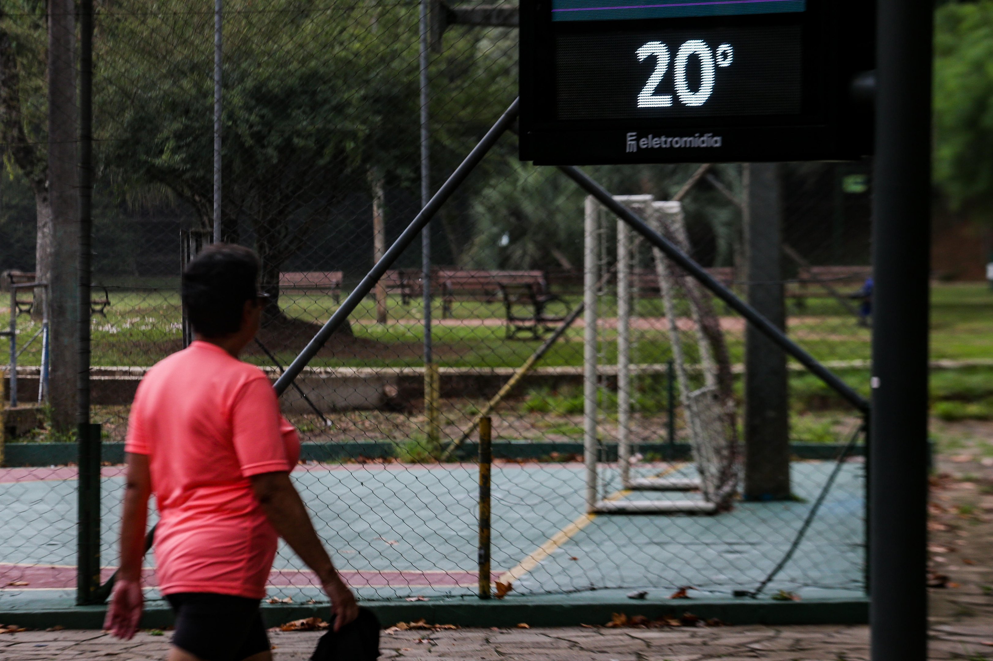 Ap&oacute;s temporais, ter&ccedil;a-feira ter&aacute; melhoria gradual e queda de temperatura no RS