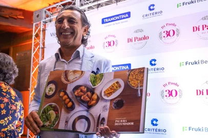 Depois de Garibaldi, onde o restaurante Di Paolo nasceu, é a vez de Caxias do Sul receber o lançamento da obra que celebra os 30 anos da marca. A obra Di Paolo 30 Anos: Alegria à Vontade _ Dalla Serra Gaúcha al Brasile e al mondo! revela os bastidores, os desafios e os sucessos que marcaram a jornada do tradicional restaurante da culinária típica da região fundado por Paulo Geremia, descendente de imigrantes italianos. - Crédito: Manoel Petry/Arquivo Pessoal<!-- NICAID(15696364) -->