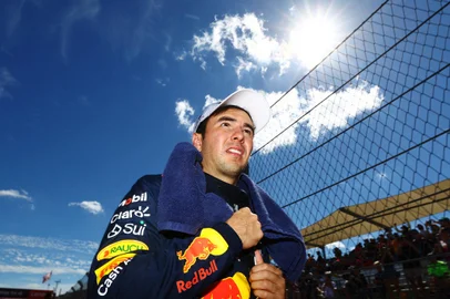 F1 Grand Prix of United StatesAUSTIN, TEXAS - OCTOBER 22: Sergio Perez of Mexico and Oracle Red Bull Racing prepares to drive on the grid during the F1 Grand Prix of United States at Circuit of The Americas on October 22, 2023 in Austin, Texas.   Mark Thompson/Getty Images/AFP (Photo by Mark Thompson / GETTY IMAGES NORTH AMERICA / Getty Images via AFP)Editoria: SPOLocal: AustinIndexador: MARK THOMPSONSecao: motor racingFonte: GETTY IMAGES NORTH AMERICAFotógrafo: CONTRIBUTOR<!-- NICAID(15579342) -->