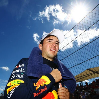 F1 Grand Prix of United StatesAUSTIN, TEXAS - OCTOBER 22: Sergio Perez of Mexico and Oracle Red Bull Racing prepares to drive on the grid during the F1 Grand Prix of United States at Circuit of The Americas on October 22, 2023 in Austin, Texas.   Mark Thompson/Getty Images/AFP (Photo by Mark Thompson / GETTY IMAGES NORTH AMERICA / Getty Images via AFP)Editoria: SPOLocal: AustinIndexador: MARK THOMPSONSecao: motor racingFonte: GETTY IMAGES NORTH AMERICAFotógrafo: CONTRIBUTOR<!-- NICAID(15579342) -->