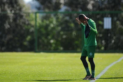 CAXIAS DO SUL, RS, BRASIL, 21/07/2023. Treino do Juventude no Centro de Formação de Atletas e Cidadãos (Cfac). A equipe disputa a série B do Campeonato Brasileiro. Na foto, o atacante David. (Bruno Todeschini/Agência RBS)Indexador: BTK<!-- NICAID(15488726) -->