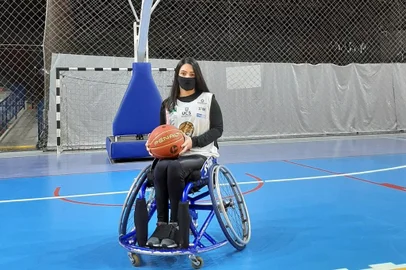 Franciele de Oliveira é a presença feminina na equipe de basquete em cadeira de rodas do Cidef/UCS<!-- NICAID(14810627) -->