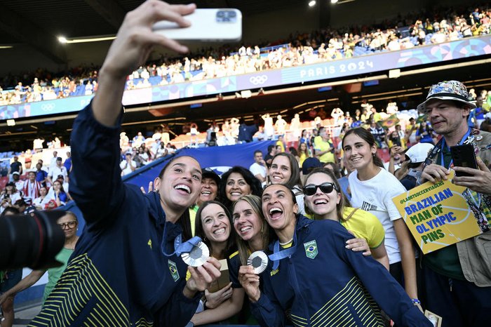 Resumo Olímpico: Brasil leva a prata no futebol feminino após 16 anos | GZH
