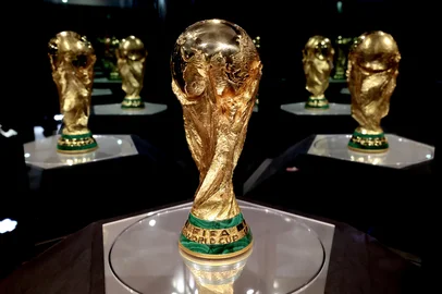 A FIFA World Cup trophy is displayed at the Akron Stadium, where it arrived as the second part of its tour in Zapopan, Mexico on February 28, 2026. (Photo by ULISES RUIZ / AFP)Editoria: SPOLocal: ZapopanIndexador: ULISES RUIZSecao: soccerFonte: AFPFotógrafo: STR<!-- NICAID(16299316) -->