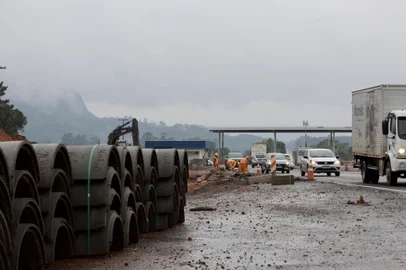 Taquari, RS, Brasil, 22/06/2022 - Imagens da praça de pedágio que está sendo construída na RS  287, KM 47, em Taquari. As obras estão em fase final, e a expectativa é de entrega em meados de agosto.Foto: Jefferson Botega / Agencia RBSIndexador: Jeff Botega<!-- NICAID(15129694) -->