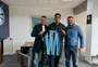 Grêmio renova com promessa da zaga e fixa multa de quase R$ 300 milhões