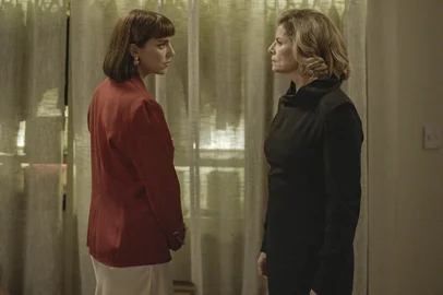 Odete Roitman (Debora Bloch) e Solange (Alice Wegmann)<!-- NICAID(16031215) -->