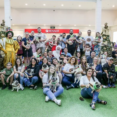 Encontro de Pugs no Shopping Villagio. (Neimar De Cesero/Agência RBS)Indexador: Neimar De Cesero<!-- NICAID(15936103) -->