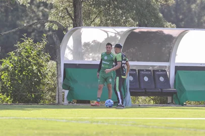 CAXIAS DO SUL, RS, BRASIL, 03/04/2023. Treino no CT do Juventude. Na foto, Luiz Fernando (Neimar De Cesero/Agência RBS)Indexador: NEIMAR DE CESERO<!-- NICAID(15393198) -->