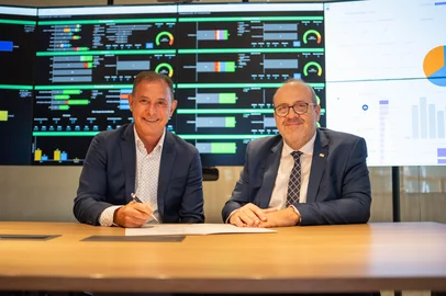 Paulo Magnus, CEO e fundador da MV, e Dr. André Leite, presidente da Unimed Serra Gaúcha, assinaram parceria para expansão de soluções tecnológicas na área da saúde. <!-- NICAID(16035772) -->