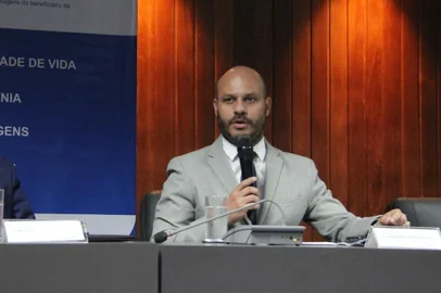 O presidente interino do Instituto Nacional do Seguro Social (INSS) Glauco Fonseca Wamburg foi exonerado do cargo nesta quarta-feira (5) pelo governo Lula. Assume o comando da autarquia federal Alessandro Antonio Stefanutto, então diretor de Orçamento, Finanças e Logística do órgão. A troca foi publicada no Diário Oficial da União (DOU).<!-- NICAID(15474730) -->