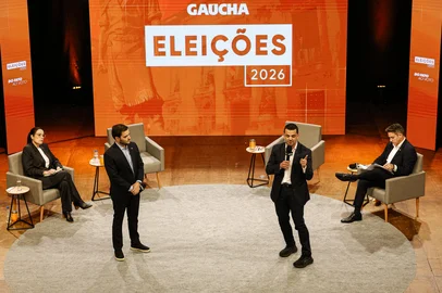 PORTO ALEGRE, RS, BRASIL, 06-08-2026: Debate com os principais candidatos ao governo do Rio Grande do Sul promovido pela Rádio Gaúcha no Teatro da Pucrs. Participam Gabriel Souza (MDB), Juliana Brizola (PDT), Luciano Zucco (PL) e Marcelo Maranata (PSDB). Evento dá início à cobertura oficial do pleito estadual de 2026. Foto: Mateus Bruxel/Grupo RBSIndexador: MATEUS BRUXEL<!-- NICAID(16341359) -->