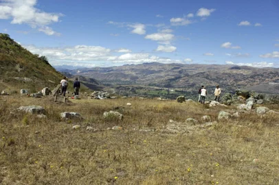 Undated handout picture released on February 22, 2024, by the Peruvian Ministry of Cultura shows scientists uncovering a 4,750-year-old megalithic circular plaza at an excavation site in the mountainous area of the Callacpuma archaeological site, 8 km from the city of Cajamarca in the northern Andes of Peru. "The megalithic circular plaza is 4,750 years old, which means 2,700 BC and is contemporary with the pyramids of Egypt and Stonehenge in England," archaeologist Patricia Chirinos told AFP from the city of Cajamarca. (Photo by Handout / Peruvian Ministry of Culture / AFP) / RESTRICTED TO EDITORIAL USE - MANDATORY CREDIT "AFP PHOTO / Peruvian Ministry of Culture" - NO MARKETING - NO ADVERTISING CAMPAIGNS - DISTRIBUTED AS A SERVICE TO CLIENTSEditoria: ACELocal: CajamarcaIndexador: HANDOUTSecao: archaeologyFonte: Peruvian Ministry of CultureFotógrafo: Handout<!-- NICAID(15686923) -->