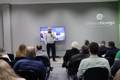 Direto da Expointer, o sistema Ocergs lançou nesta segunda-feira (26) o Programa de Educação Política para Cooperativas. A proposta é fortalecer o modelo de negócio através da construção de novas lideranças políticas ligadas ao cooperativismo. Logo após o lançamento, o primeiro dos sete módulos (Introdução ao Cooperativismo e Sistema Ocergs e o papel do representante político no cenário cooperativo) foi apresentado aos participantes. Na foto, de pé, o presidente do Sistema Ocergs, Darci Hartmann.<!-- NICAID(15850764) -->