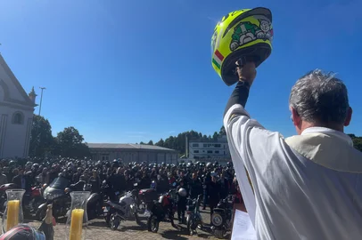 Romaria dos motociclistas ao santuário de caravaggio, em Farroupilha<!-- NICAID(16028123) -->