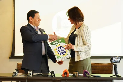 *A PEDIDO DE STEFANO* Renúncia da candidata Comandante Nádia e apoio ao candidato Hamilton Mourão ao Senado - Foto: PG Alves/Divulgação<!-- NICAID(15220535) -->