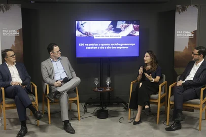 PORTO ALEGRE, RS, BRASIL, 07-04-2026: Painel Pra Cima, Rio Grande com o tema ESG na prática: o quanto social e governança desafiam o dia a dia das empresas, com Bruno Jatene, CFO e diretor de Relações com Investidores da Regional Sul Aegea, Eliane Medeiros, diretora de Pessoas e Sustentabilidade na Be8, e Caio Doi, diretor de Gestão de Pessoas da Marcopolo. Foto: Mateus Bruxel/Agência RBSIndexador: MATEUS BRUXEL<!-- NICAID(16260405) -->